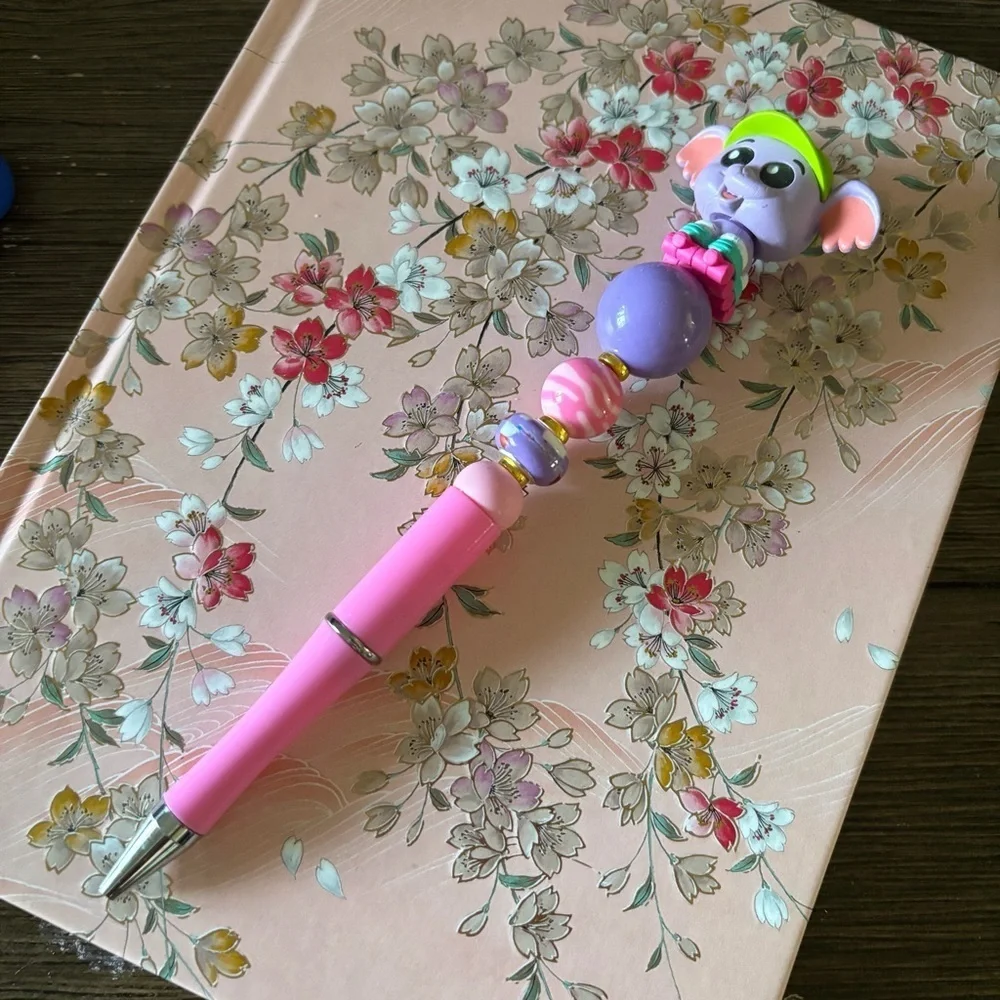Disney Doorables: Winnie the Pooh: Lumpy roller skates handmade beaded pen
